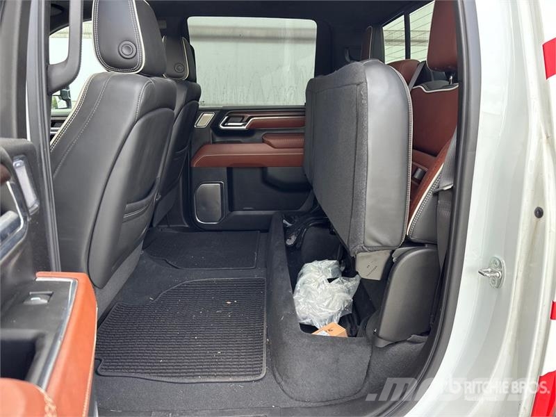 GMC Sierra 3500HD Denali 4x4 Crew Cab Pickup Övriga bilar