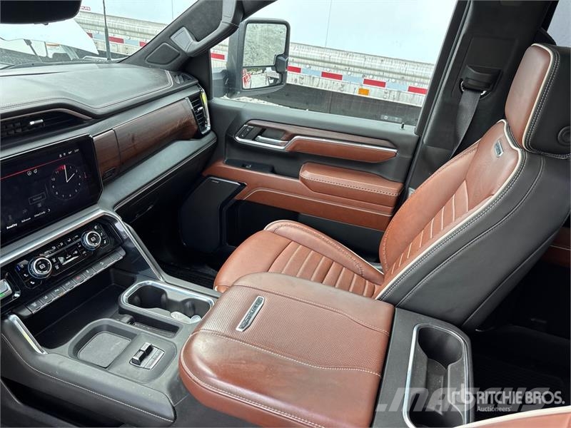 GMC Sierra 3500HD Denali 4x4 Crew Cab Pickup Övriga bilar