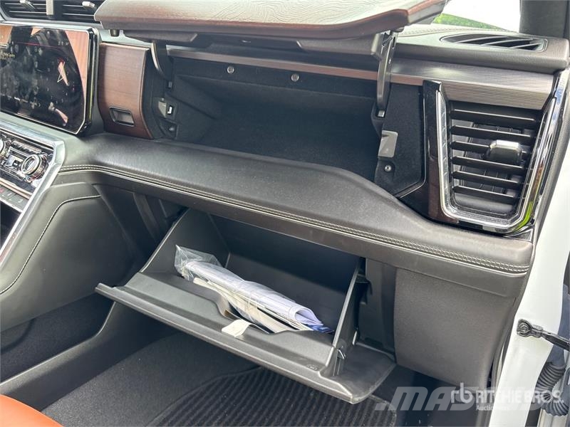 GMC Sierra 3500HD Denali 4x4 Crew Cab Pickup Övriga bilar