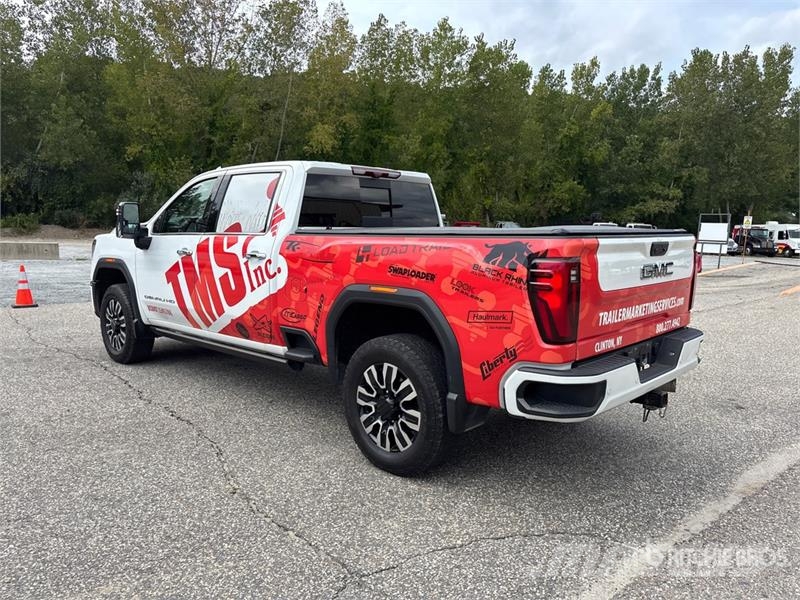 GMC Sierra 3500HD Denali 4x4 Crew Cab Pickup Övriga bilar