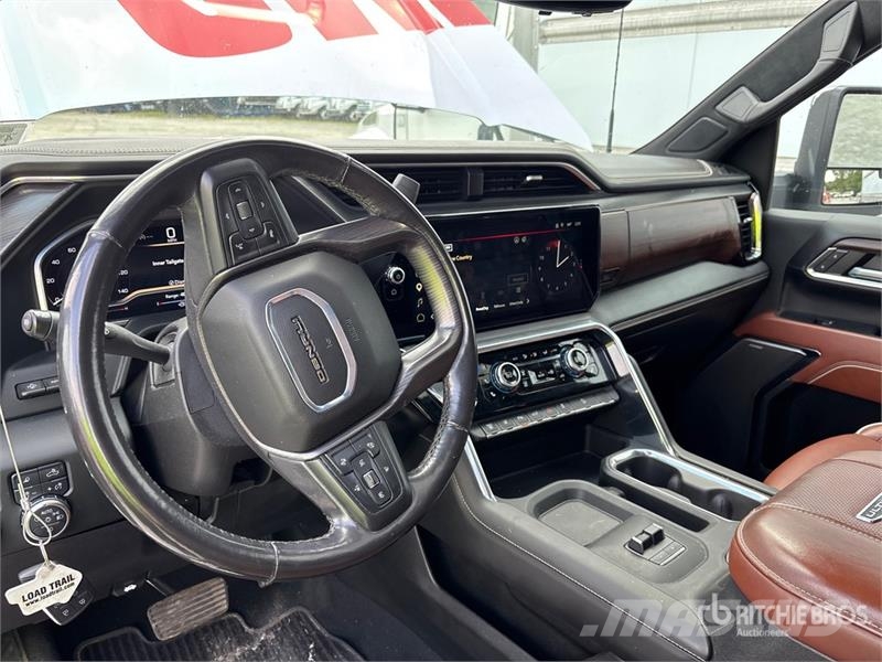 GMC Sierra 3500HD Denali 4x4 Crew Cab Pickup Övriga bilar