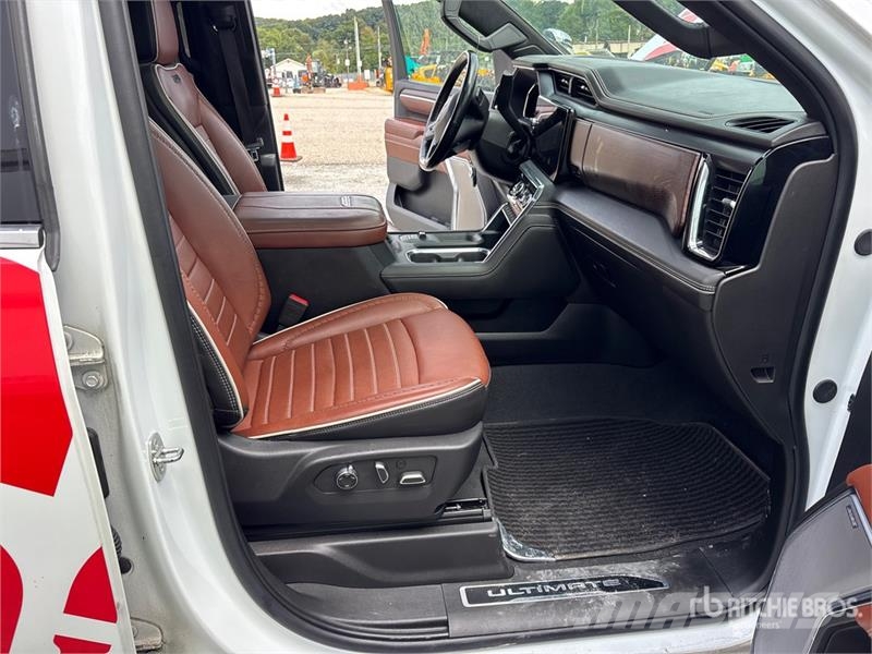 GMC Sierra 3500HD Denali 4x4 Crew Cab Pickup Övriga bilar