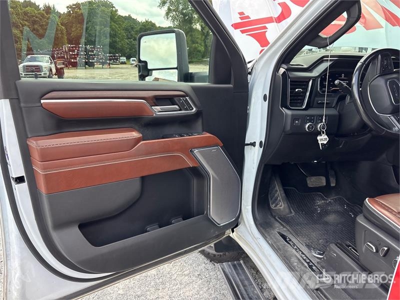 GMC Sierra 3500HD Denali 4x4 Crew Cab Pickup Övriga bilar