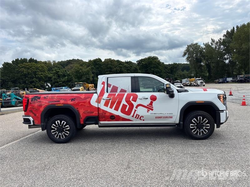GMC Sierra 3500HD Denali 4x4 Crew Cab Pickup Övriga bilar