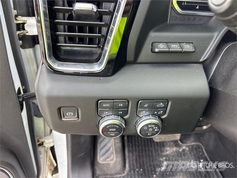 GMC Sierra 3500HD Denali 4x4 Crew Cab Pickup Övriga bilar