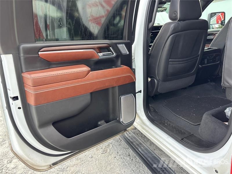 GMC Sierra 3500HD Denali 4x4 Crew Cab Pickup Övriga bilar