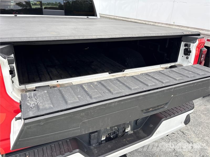 GMC Sierra 3500HD Denali 4x4 Crew Cab Pickup Övriga bilar