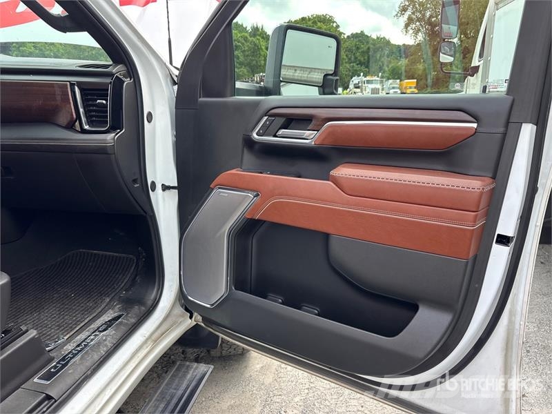 GMC Sierra 3500HD Denali 4x4 Crew Cab Pickup Övriga bilar