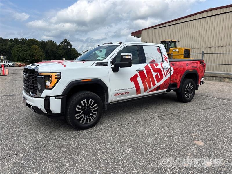 GMC Sierra 3500HD Denali 4x4 Crew Cab Pickup Övriga bilar
