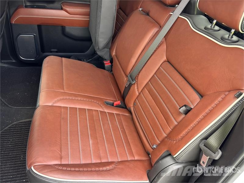 GMC Sierra 3500HD Denali 4x4 Crew Cab Pickup Övriga bilar
