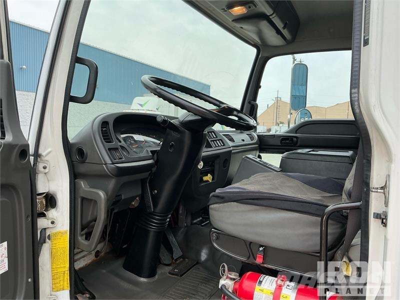 GMC T7500 شاحنات ذات هيكل صندوقي