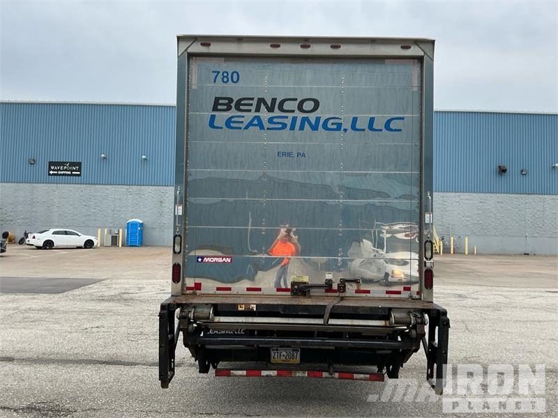 GMC T7500 شاحنات ذات هيكل صندوقي