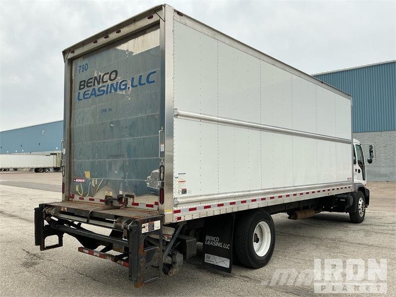 GMC T7500 شاحنات ذات هيكل صندوقي