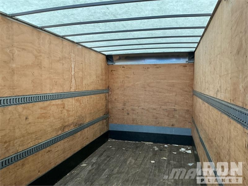 GMC T7500 شاحنات ذات هيكل صندوقي