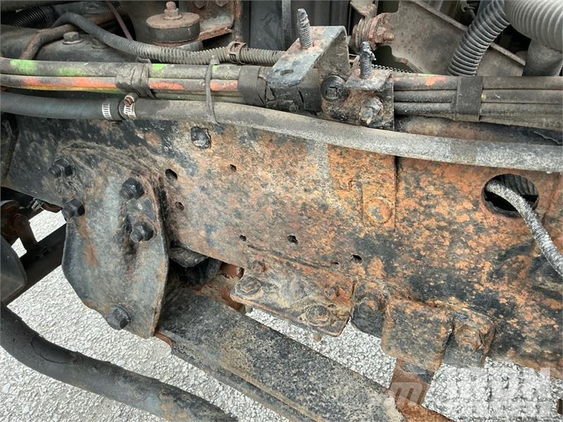 GMC T7500 شاحنات ذات هيكل صندوقي