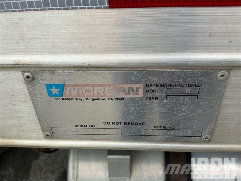 GMC T7500 شاحنات ذات هيكل صندوقي