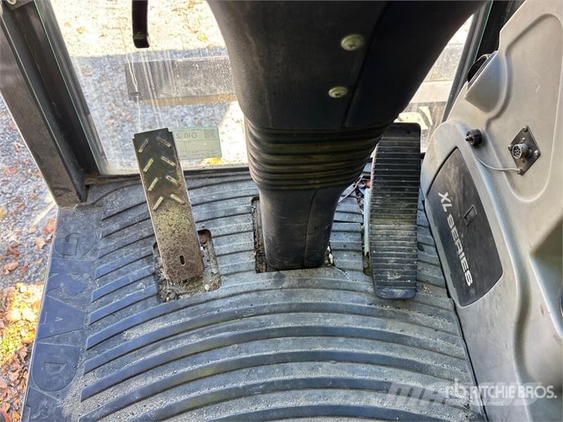 Gradall XL4300III 4x4 Highway Wheeled Excavator Wheeled excavators