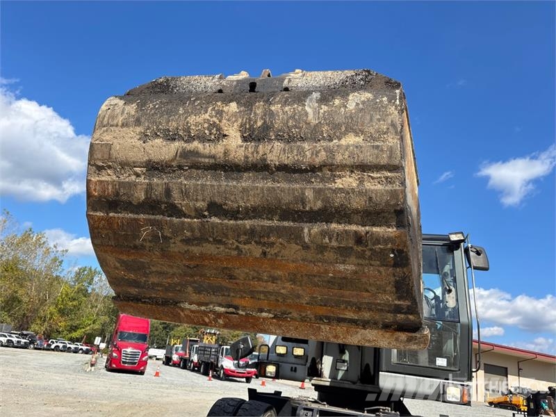 Gradall XL4300III 4x4 Highway Wheeled Excavator Wheeled excavators