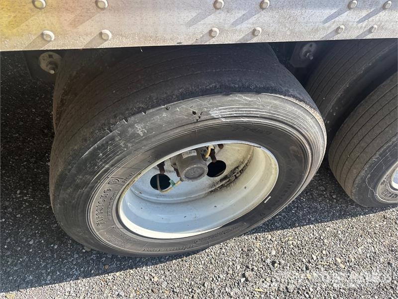 Great Dane CCC-3314-21053 53 ft x 102 in T/A Van Trailer Причепи-фургони