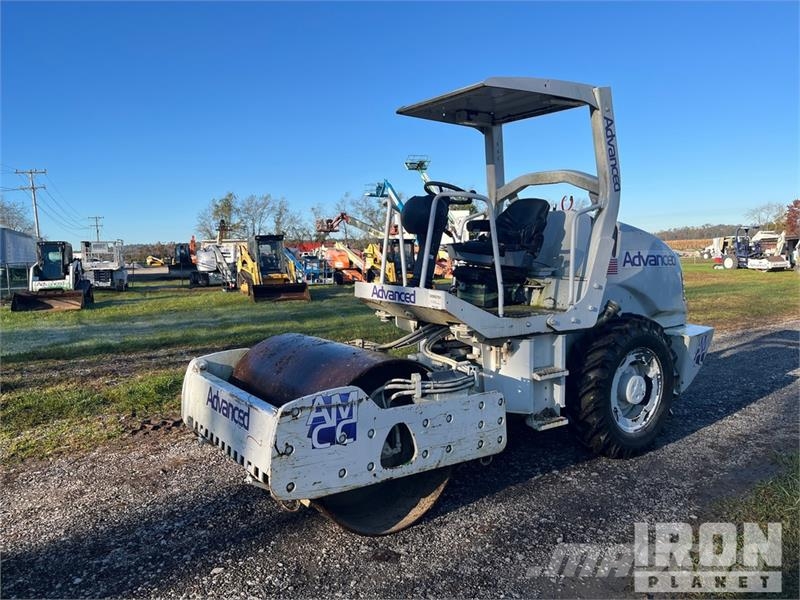 Hamm 3205 Smooth Drum Compactor Single drum rollers