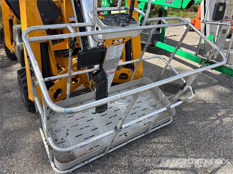 Haulotte 55XA 4WD Gasoline & Electric Powered Articulating Articulated boom lifts
