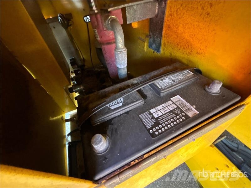 Haulotte HS3388RT 4x4 Gasoline Scissor Lift (Inoperable) رافعات مقصية الشكل