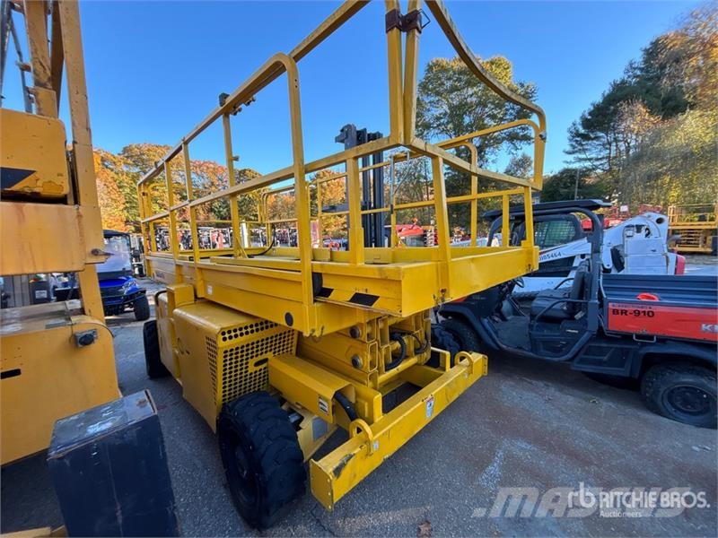 Haulotte HS3388RT 4x4 Gasoline Scissor Lift (Inoperable) رافعات مقصية الشكل