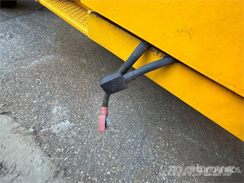 Haulotte HS3388RT 4x4 Gasoline Scissor Lift (Inoperable) رافعات مقصية الشكل