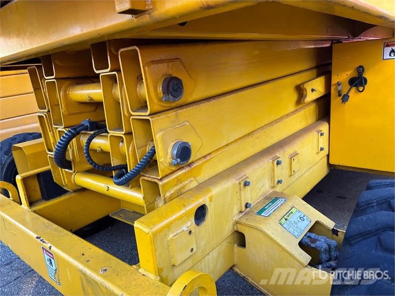 Haulotte HS3388RT 4x4 Gasoline Scissor Lift (Inoperable) رافعات مقصية الشكل