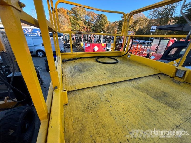 Haulotte HS3388RT 4x4 Gasoline Scissor Lift (Inoperable) رافعات مقصية الشكل