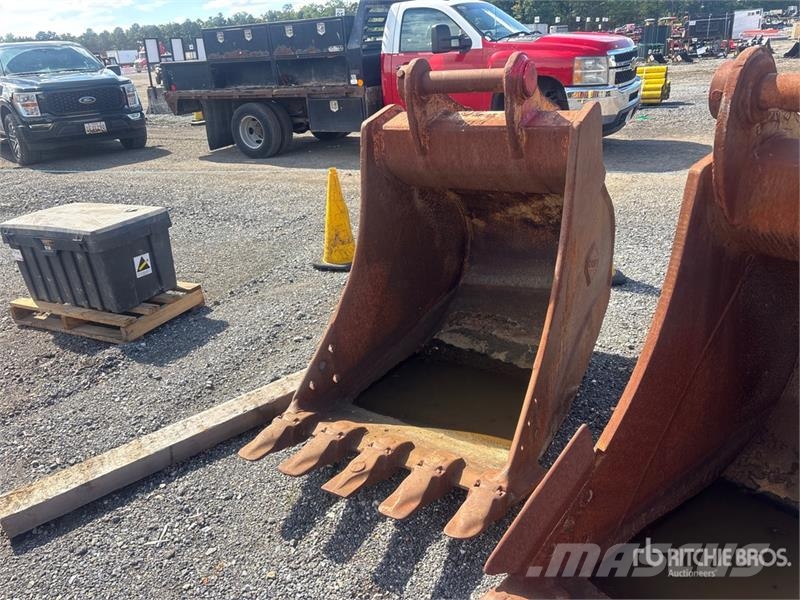 Hensley 36 in Digging Excavator Bucket - Fits Komatsu Baldes