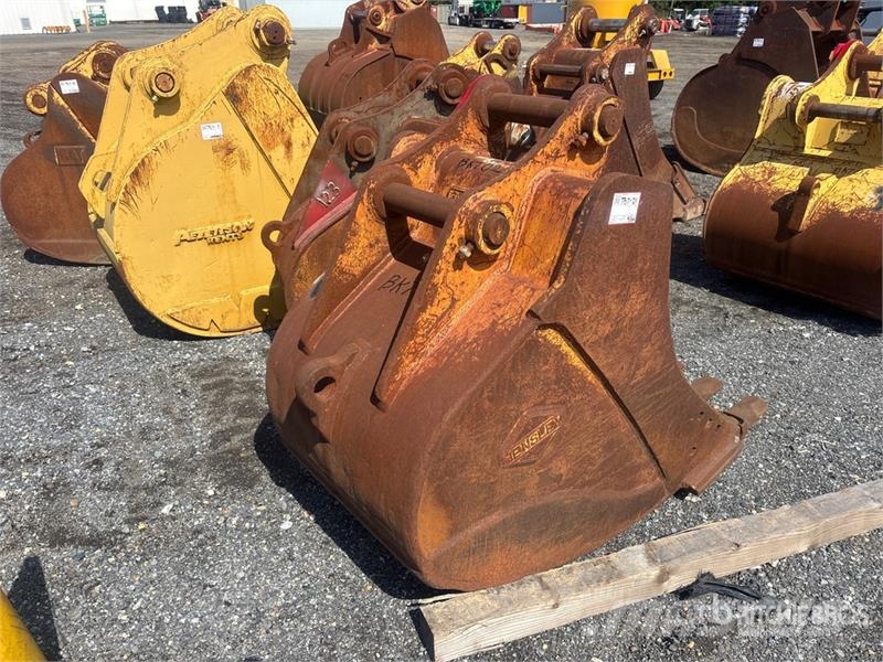 Hensley 36 in Digging Excavator Bucket - Fits Komatsu Baldes