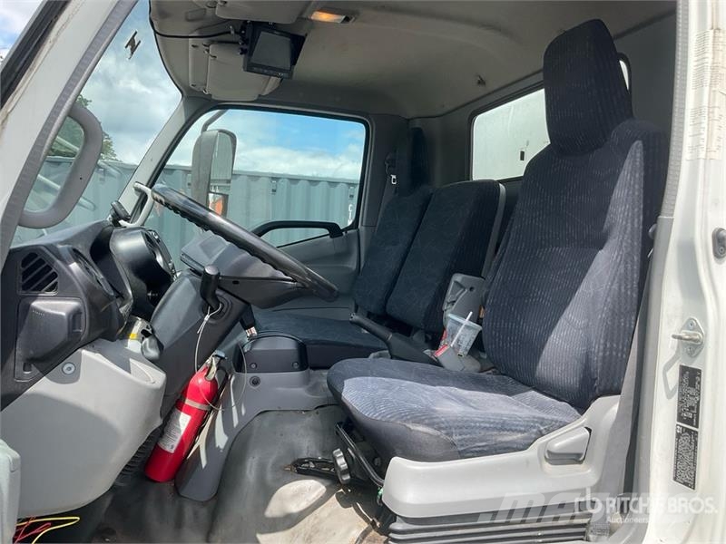 Hino 155 4x2 Van Truck Camiones caja cerrada