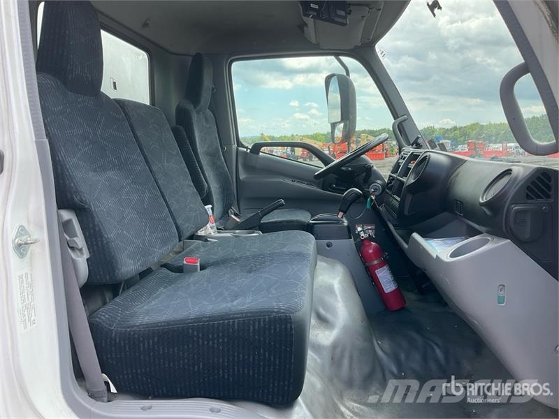 Hino 155 4x2 Van Truck Camiones caja cerrada