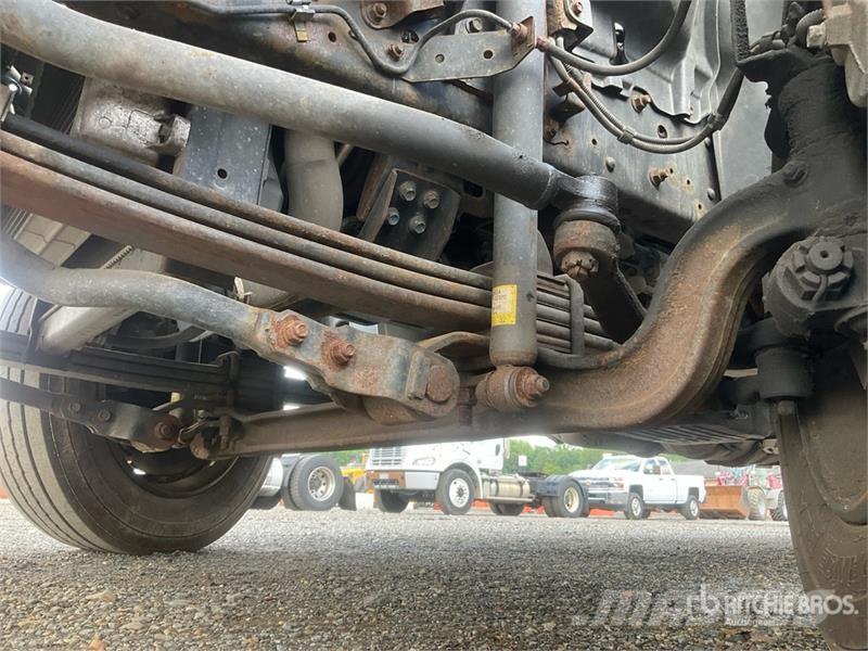 Hino 195 Camiones con caja de remolque