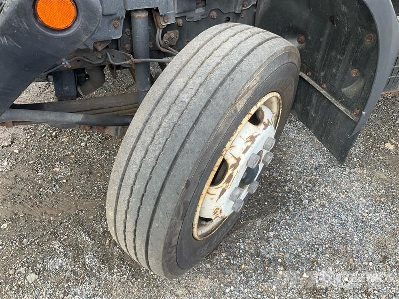 Hino 195 Camiones con caja de remolque