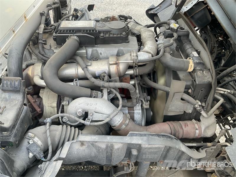 Hino 195 Camiones con caja de remolque