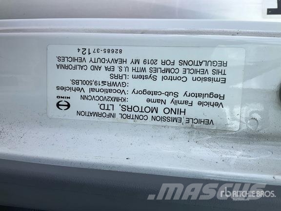 Hino 195 Camiones con caja de remolque