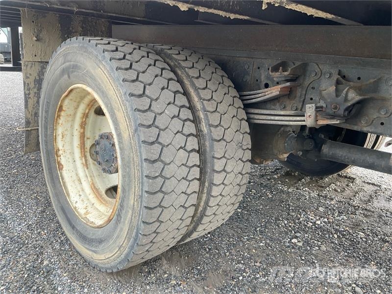 Hino 195 Camiones con caja de remolque