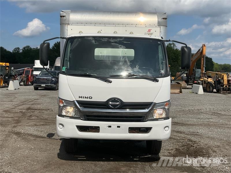 Hino 195 Camiones con caja de remolque
