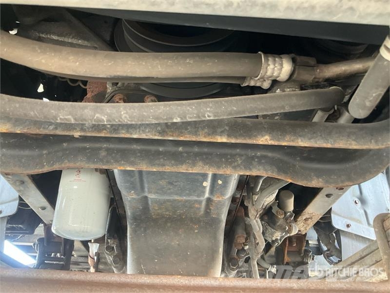 Hino 195 Camiones con caja de remolque