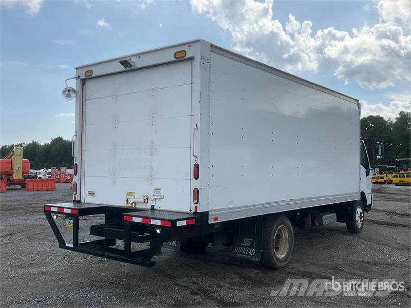 Hino 195 Camiones con caja de remolque