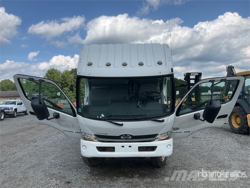 Hino 195 Camiones con caja de remolque