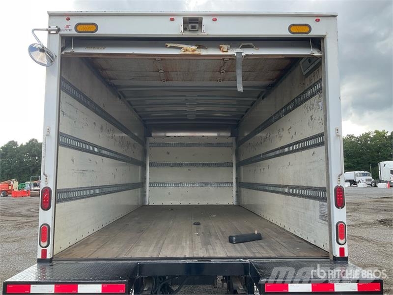 Hino 195 Camiones con caja de remolque