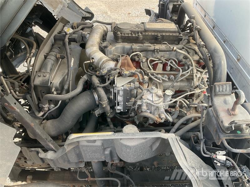 Hino 195 Camiones con caja de remolque