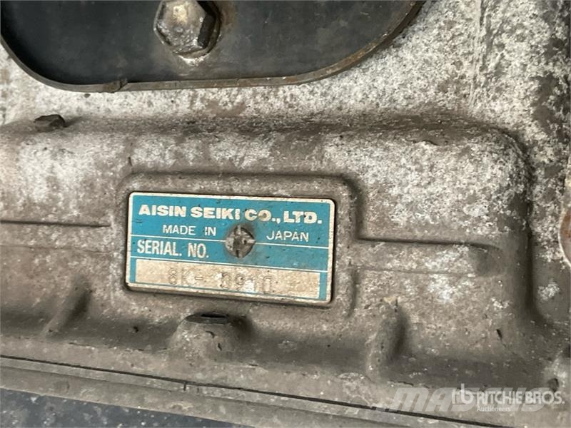 Hino 195 Camiones con caja de remolque