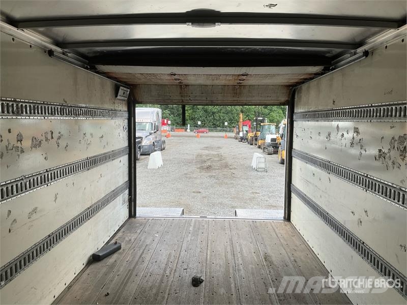 Hino 195 Camiones con caja de remolque