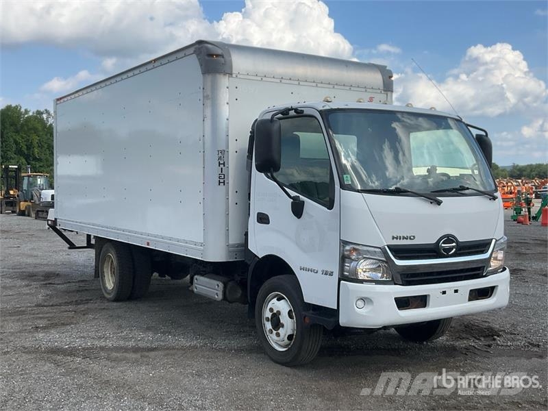 Hino 195 Camiones con caja de remolque