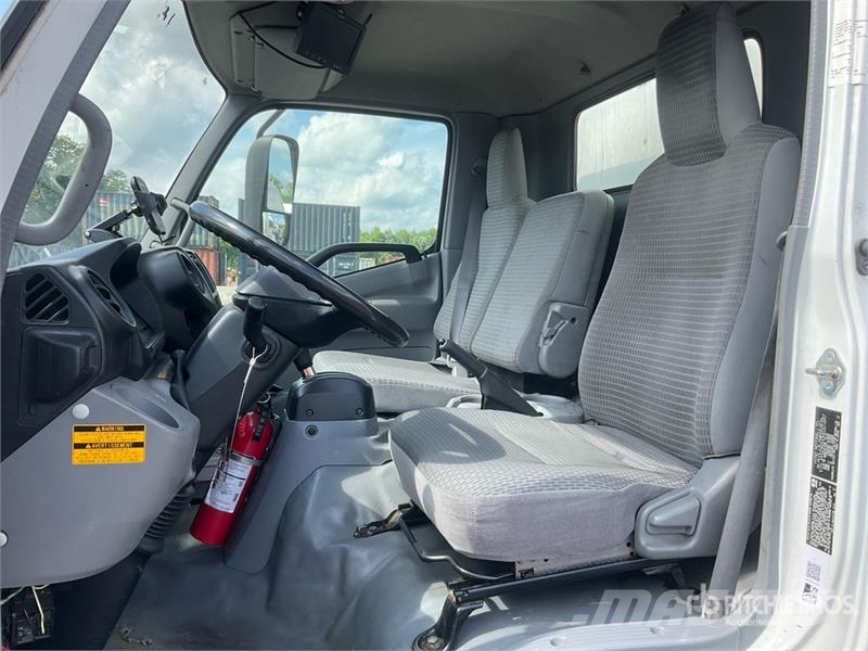 Hino 195 Camiones con caja de remolque