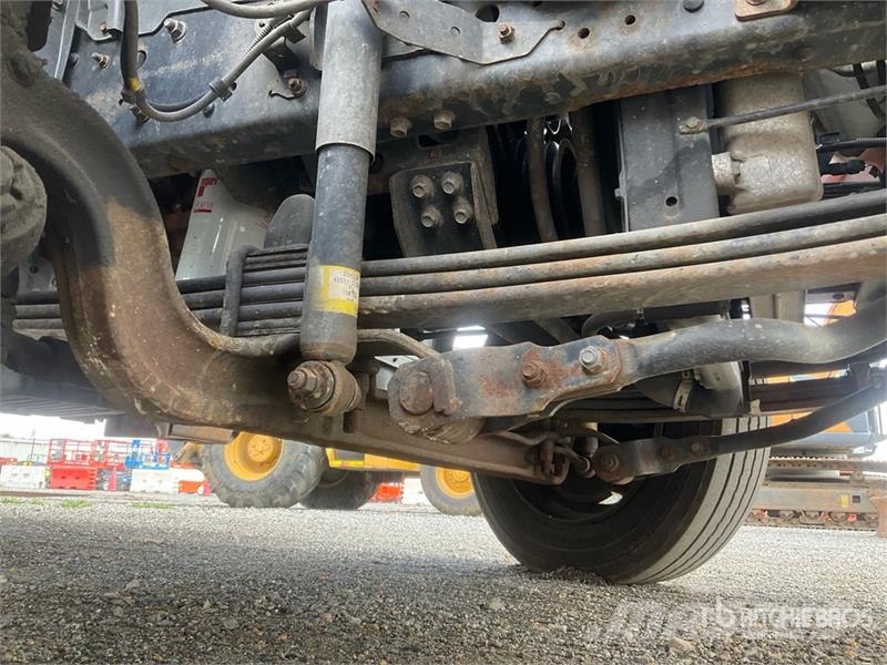 Hino 195 Camiones con caja de remolque